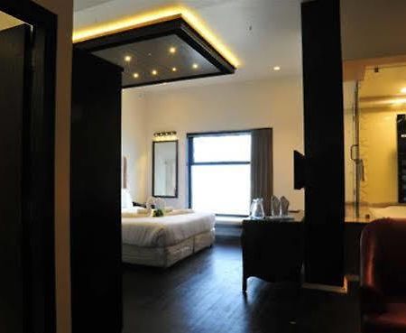 Grand Nakshatra Hotel Ānand Zewnętrze zdjęcie