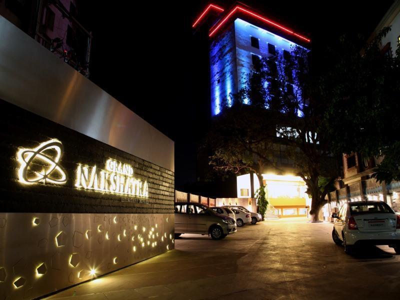 Grand Nakshatra Hotel Ānand Zewnętrze zdjęcie