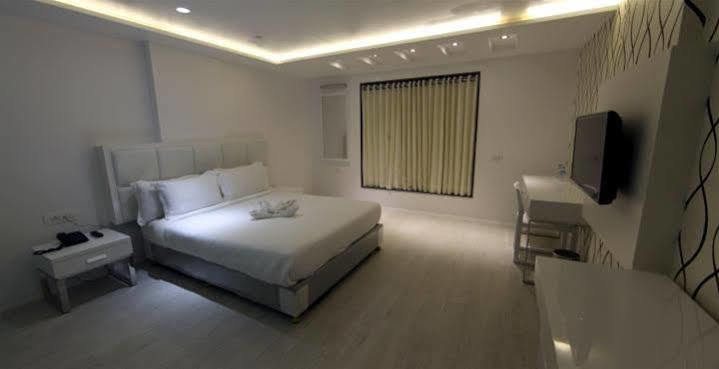 Grand Nakshatra Hotel Ānand Zewnętrze zdjęcie