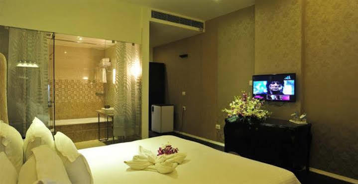 Grand Nakshatra Hotel Ānand Zewnętrze zdjęcie