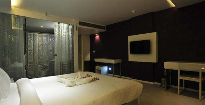 Grand Nakshatra Hotel Ānand Zewnętrze zdjęcie